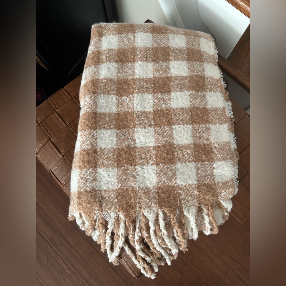 Aerie checkered blanket scarf